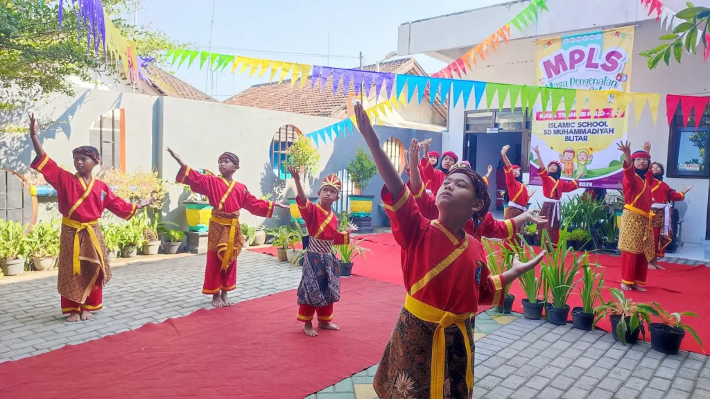 Penampilan Tapak Suci SD Muhtar Meriahkan MPLS