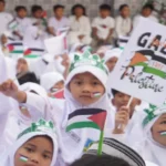 SDM 18 Surabaya Tutup MPLS dengan Aksi Solidaritas Palestina