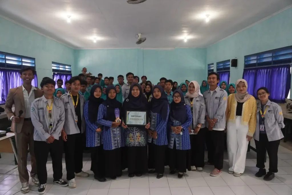 SMA Muhammadiyah 1 Blitar Memperkuat Literasi Digital