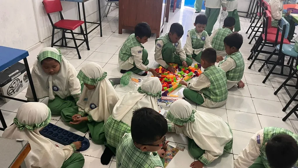 MPLS SDMM: Unboxing Permainan Baru di Kelasku