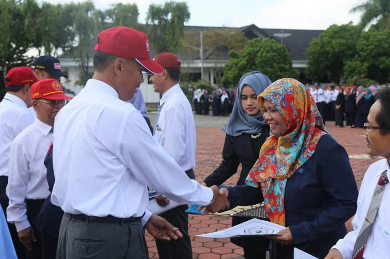 UMM Peringati Hardiknas dengan Beri Penghargaan pada Mahasiswa dan Dosen Berprestasi