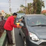 Di Pertigaan Junok, Para Mahasiswa Ini Galang Dana untuk Gempa Lombok