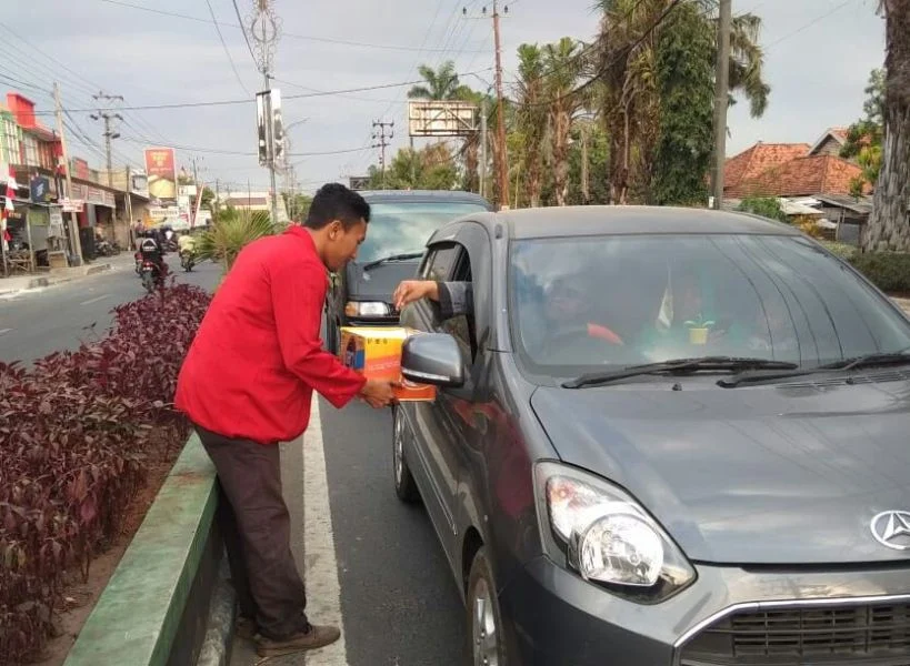 Di Pertigaan Junok, Para Mahasiswa Ini Galang Dana untuk Gempa Lombok