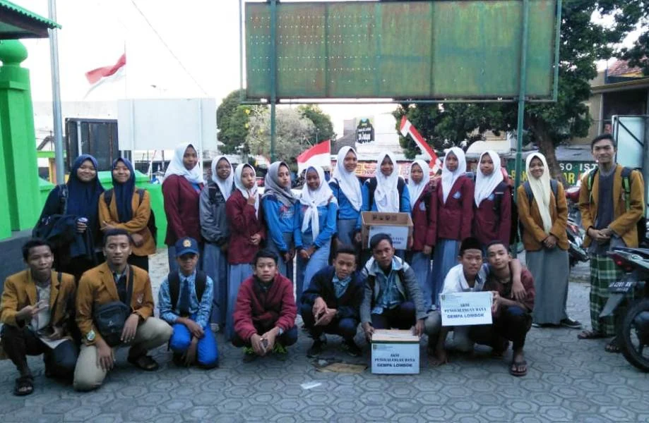 HUT ke-73 Kemerdekaan RI: Di Pasar Sayur Para Remaja Galang Dana untuk Lombok