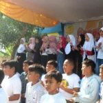 Lagu Ibu Bikin Kejutan Wali Murid saat Terima Rapor