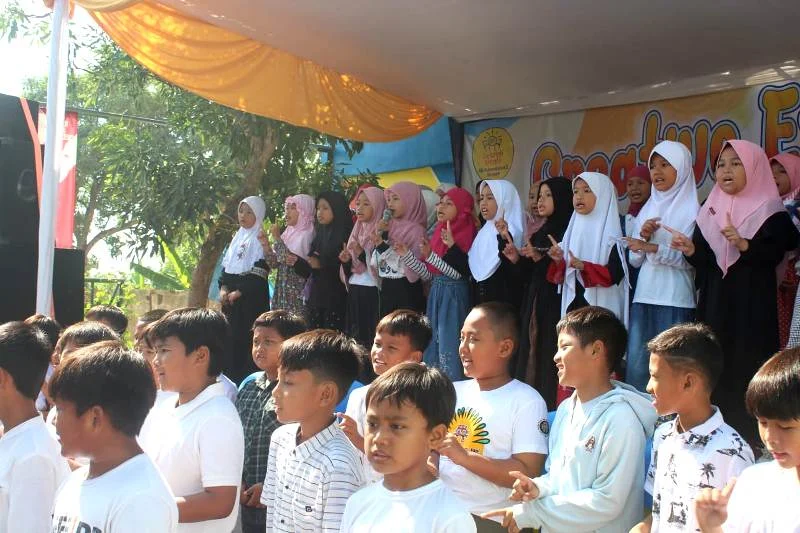 Lagu Ibu Bikin Kejutan Wali Murid saat Terima Rapor