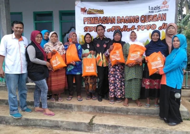 Warga Dusun di Pelosok Ini Gembira Dapat Kiriman 3 Kambing dan Sembako dari Lazismu