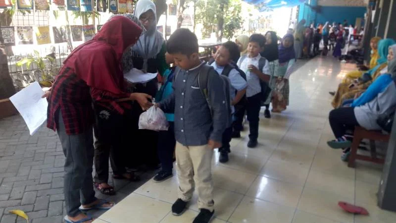 Usai Potong Hewan Kurban, Nonton Film dan Makan Bakso