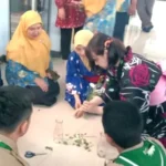 Guru Jepang Ajari Cara Merangkai Ikebana Nan Cantik