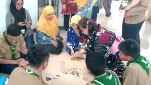 Guru Jepang Ajari Cara Merangkai Ikebana Nan Cantik
