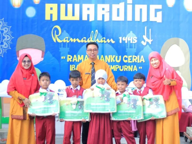 Catatan Ibadah Ramadhan Istiqamah, Siswa Terima Penghargaan