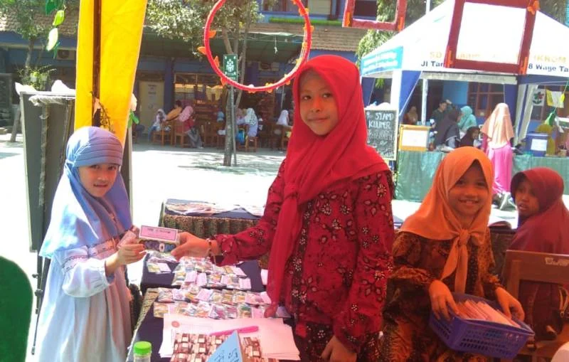 Di Sini Penerimaan Siswa Baru Diramaikan dengan Bazar