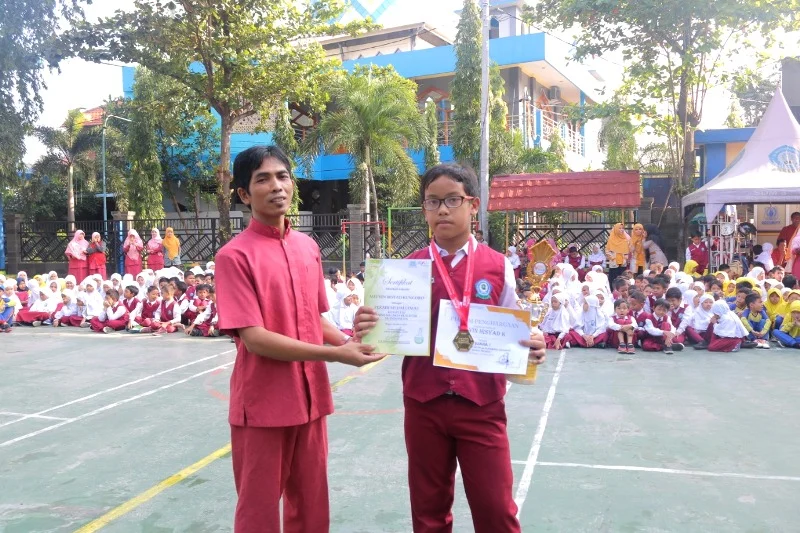 Apel Pagi di Sekolah Ini Disambut Banyak Hadiah