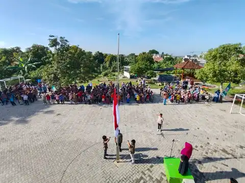 Ikwam SD Almadany Sampaikan Apresiasi Mendalam untuk Guru di Hari Guru Nasional