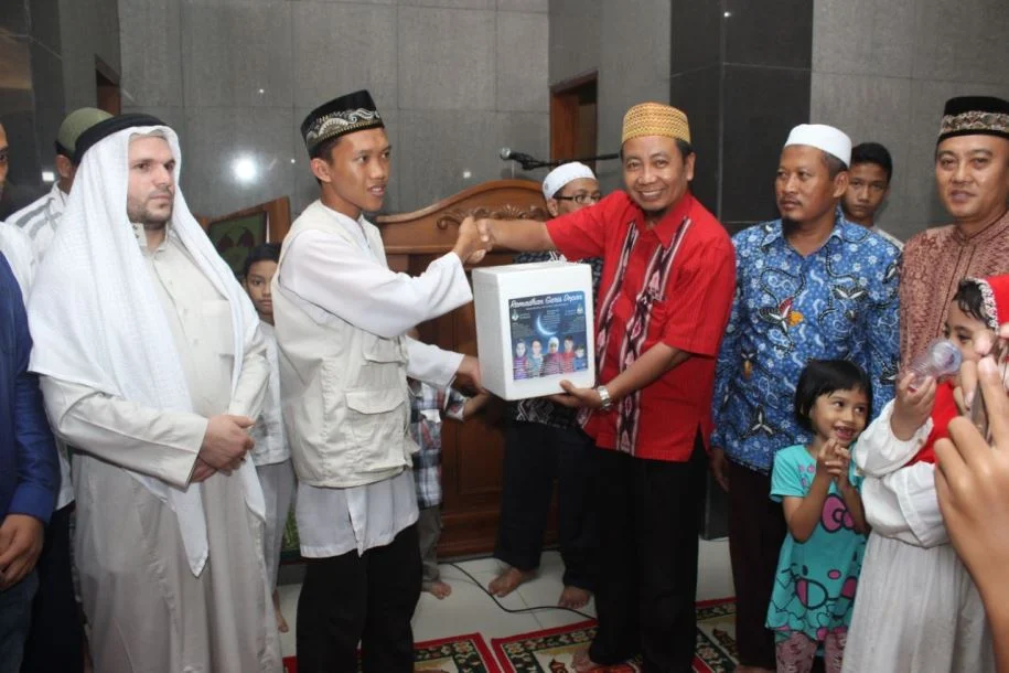 Begini Cara Jamaah Masjid Itu Bantu Perjuangan Palestina
