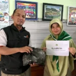 Panitia Pembangunan Sekolah Beri Pujian Infak Siswa SD Almadany