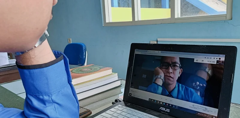 Ironi Sekolah Online