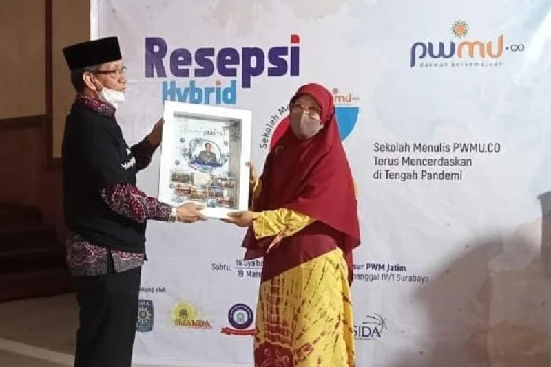 PWMU.CO Beri Penghargaan Pendirinya, Air Mata Bercucuran