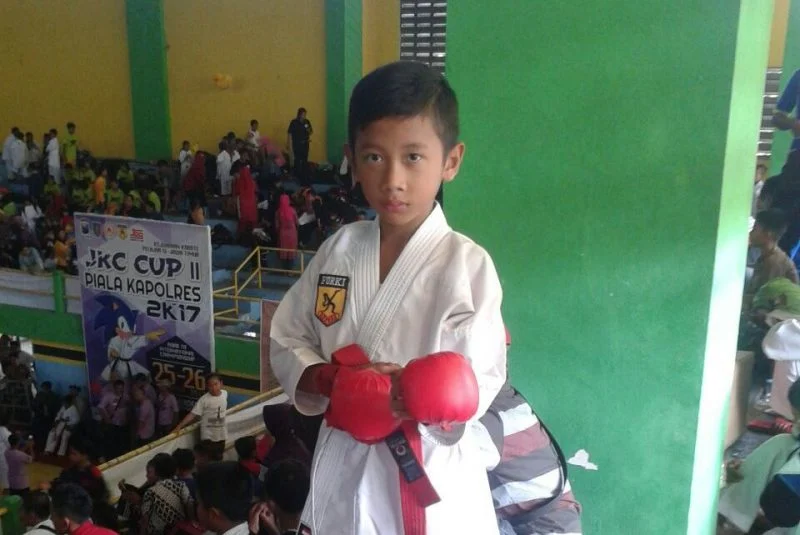 Dukung Karateka Cilik SD Mutu Kesamben Juarai Kejurda