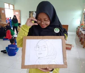 Guru SD Almadany Terkejut Ada Lukisan Mirip Dirinya