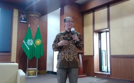 Kisah Nur Cholis Huda Membiayai Saudaranya dari Menulis