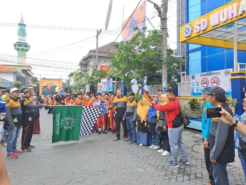 Milad SD Muhlas Meriah dengan Jalan Sehat dan Bazar