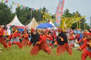 Pencak Silat Buka Jalan Sehat Gebyar Muktamar di Sine