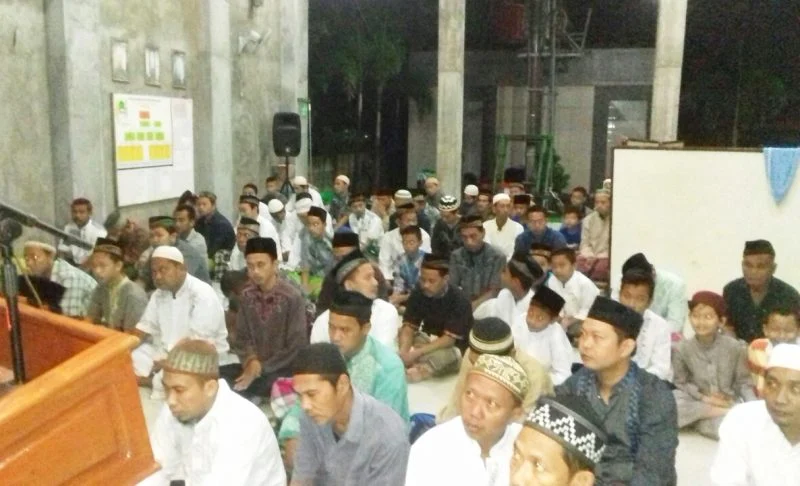 Dari 1 Jadi 8 Shaf, Rahasia Kesuksesan Shalat Subuh Berjamaah di Green Menganti
