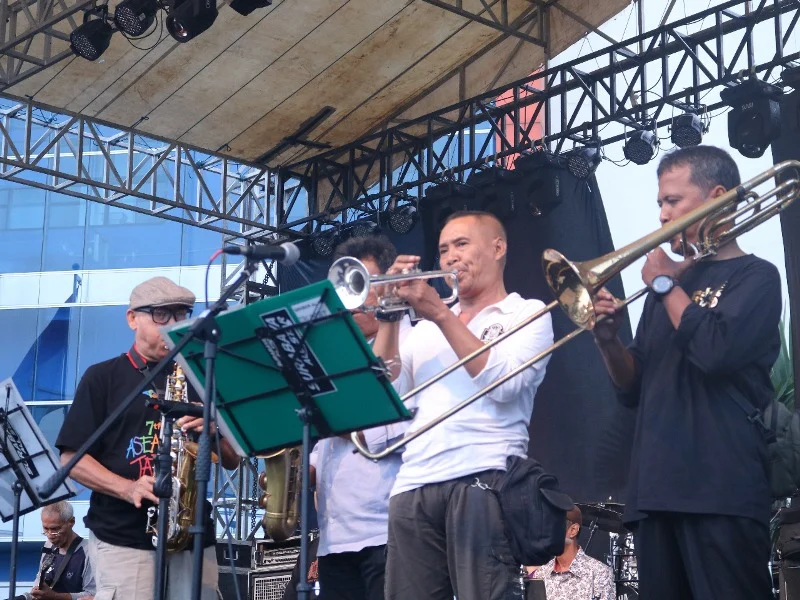 Bayar Zakat, Gratis Nonton Sufisme Jazz di UMSurabaya