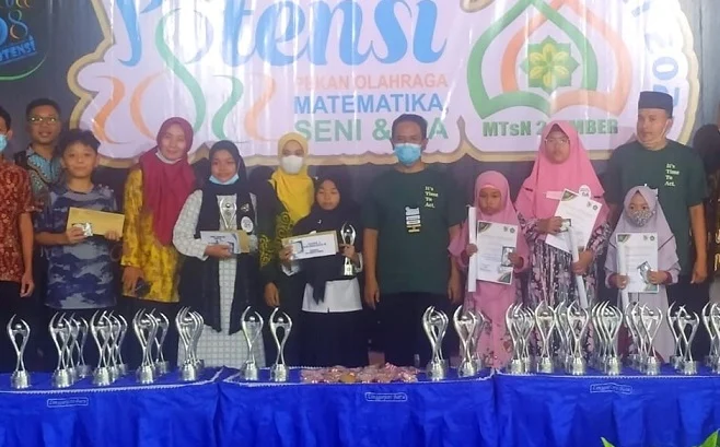 Siswa MIM 2 Cakru Jember Juara English Speech