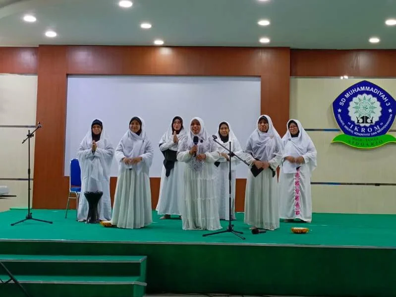 Lomba Isra Mikraj SD Ikrom, Guru Berkasidah Ria