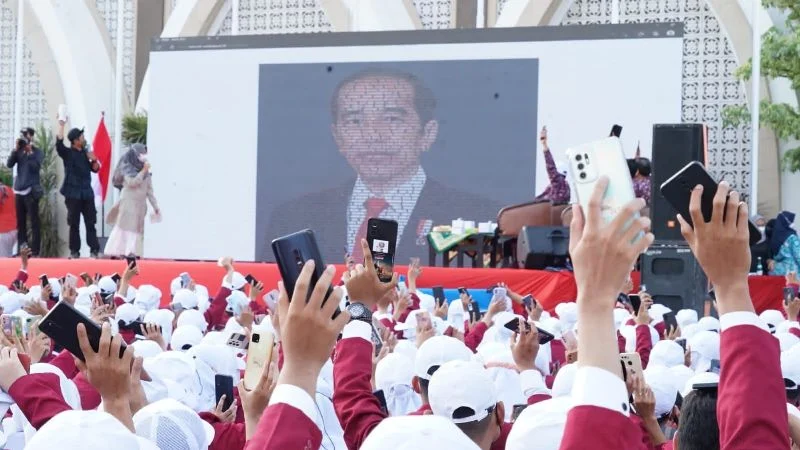 Merespon Hacker Bjorka: Mahasiswa Baru Lakukan Aksi Typography Art Jokowi