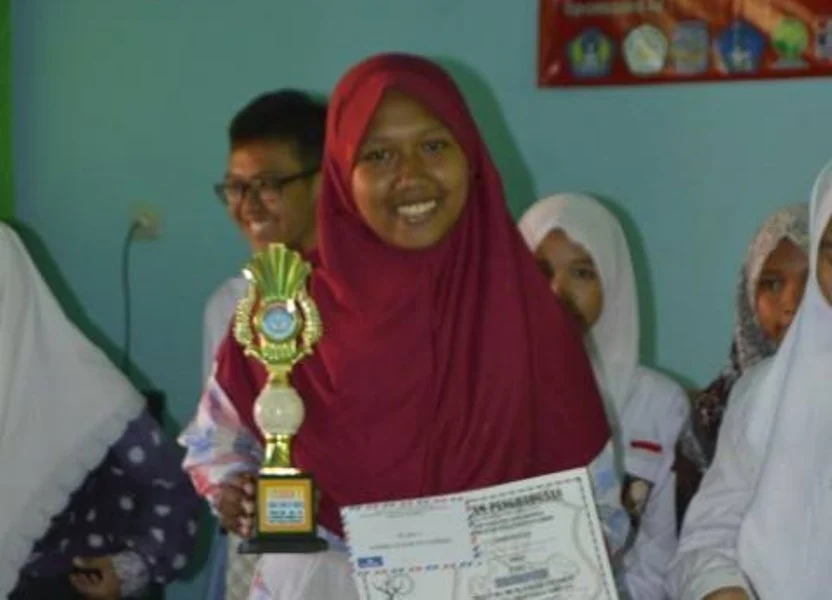 Pertama Kali Tampil, Dyah Dwi Puspita Jadi Komika Terbaik Sumenep