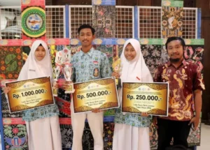 Tiga Siswa SMAM 9 Brondong Raih Juara Desain Batik Khas Lamongan