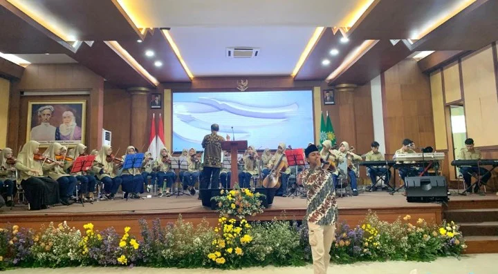 Jula-Juli Orkestra SMAM X Surabaya Sambut Peserta Milad Ke-111 Muhammadiyah