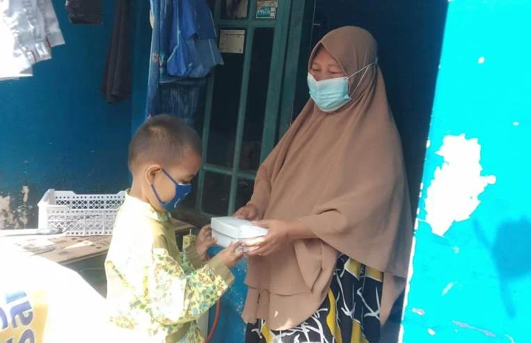 Murid TK Ini Keliling Kampung Amalkan Jumat Berbagi