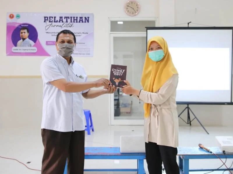 Ngabuburit Kreatif AMM Pakal dengan Pelatihan Jurnalistik