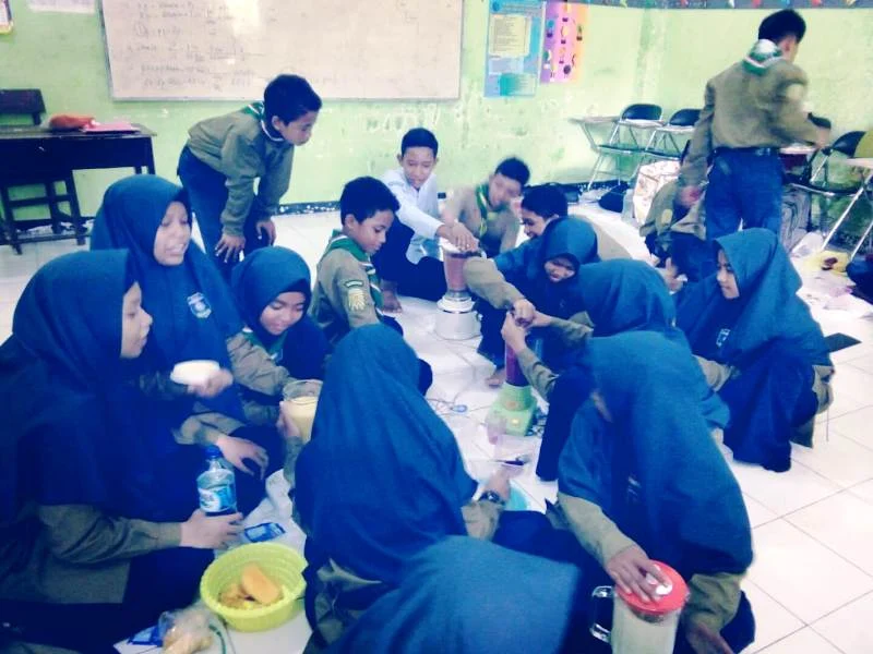 Saking Semangat Membuat Jus sampai Lupa Menaburi Gula