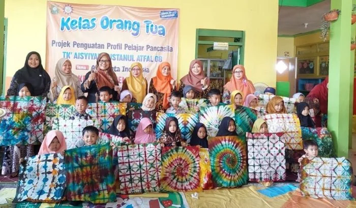 Serunya Siswa dan Orangtua KB TK Aisyiyah Melirang Membatik Shibori
