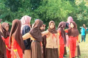 Sambut Hari Kemerdekaan, Mahasiswa Muhammadiyah Latih Baris-Berbaris SD Negeri