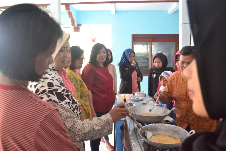 Istimewa! Mahasiswa Ini Ajarkan Masyarakat Mengolah Buah Salak Jadi Nugget