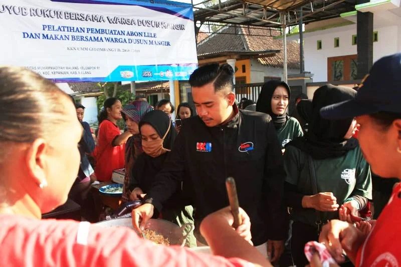 Turun ke Desa, Mahasiswa Ini Memobilisasi Warga Membuat Keramaian