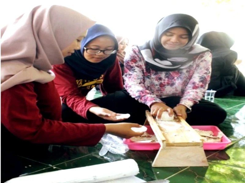 UKM Keripik Tempe Itu Senang Dibuatkan Alat Pemotong yang Praktis
