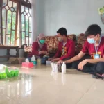 Pembuatan Hand Sanitizer Jadi Program KKN Mahasiswa UMSurabaya