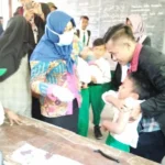 Susahnya Menangani Anak yang Berontak Menolak Imunisasi