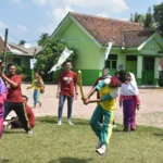 Peringati Hari Anak, Siswa Ini Bergembira Ikuti Lomba dan Nonton Film