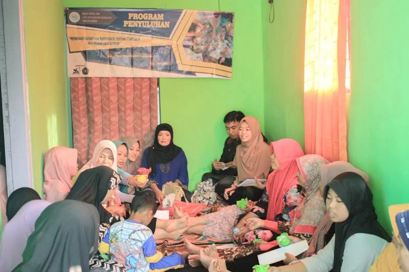 Ternyata Popok Diapers Bisa Diolah Jadi Kerajinan Menarik