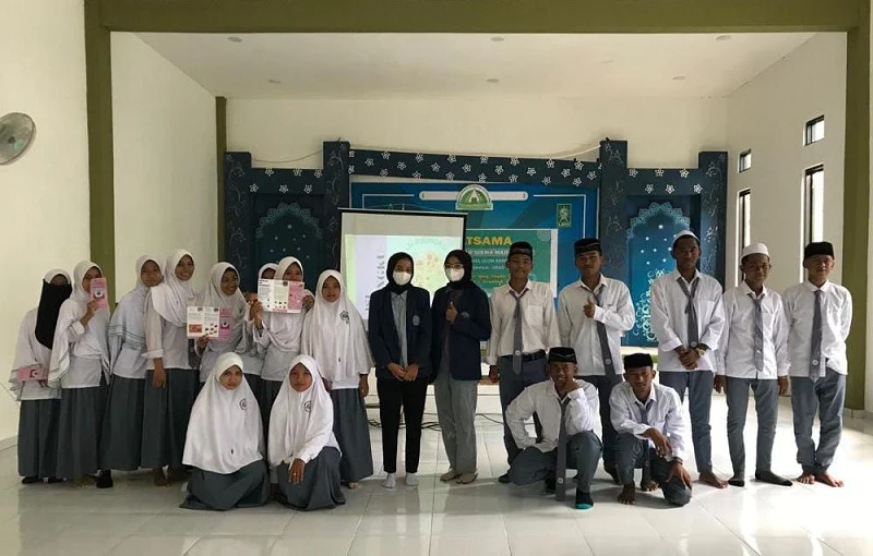 Mahasiswa UMG Lakukan Gerakan Isi Piringku di Bawean