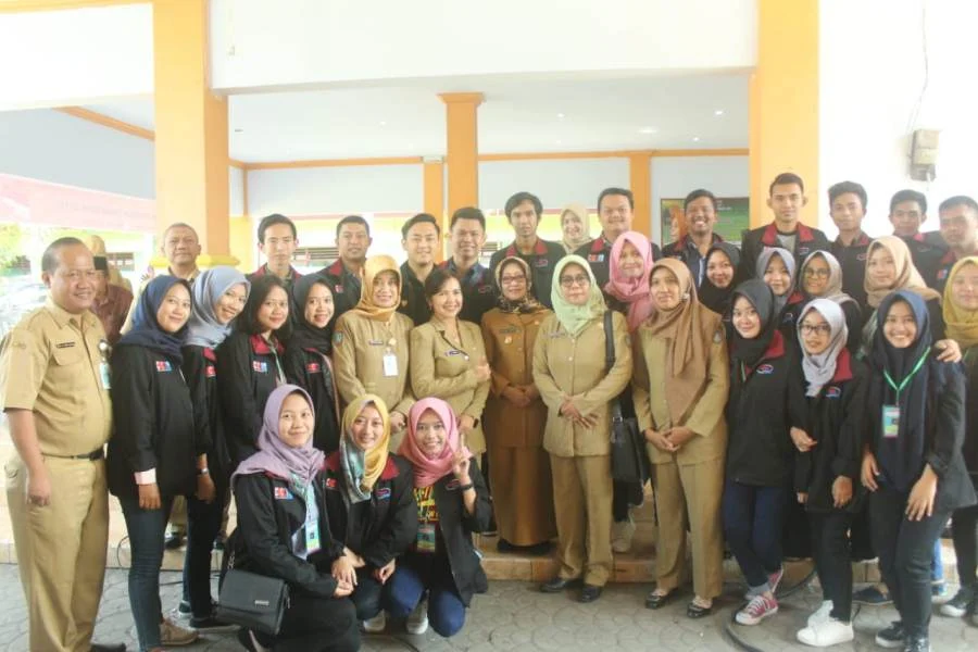 Jangan Dilarang Kalau Ada Mbah Menyapu Rumah: Bersama Bupati, Mahasiswa Muhammadiyah Turut Ramaikan Yukensi