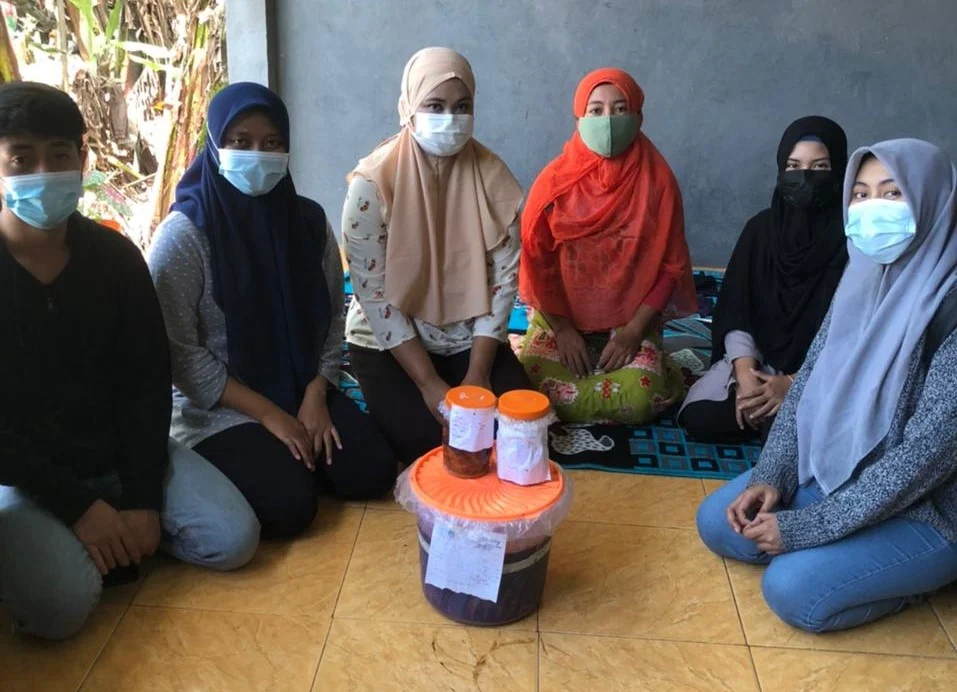 KKN UMG Peduli Olahan Bunga Telang Dahanrejo